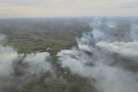 CAMPOS DE EXPLORAÇÃO PETROLÍFERA NO CANADÁ EVACUADOS DEVIDO A INCÊNDIOS