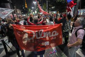 BRASIL: MANIFESTANTES CONTRA DESTITUIÇÃO DE PR CORTAM ESTRADAS EM VÁRIOS ESTADOS