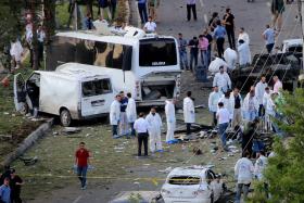 TRÊS MORTOS E 22 FERIDOS EM EXPLOSÃO DE CARRO ARMADILHADO NO SUDESTE DA TURQUIA