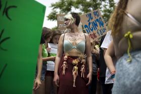 MULHERES MANIFESTAM-SE EM JERUSALÉM CONTRA VIOLÊNCIA E ASSÉDIO SEXUAL