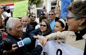 ANTÓNIO COSTA RECEBIDO EM LOULÉ COM PROTESTOS CONTRA DEMOLIÇÕES E EXPLORAÇÃO DE PETRÓLEO