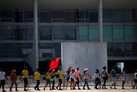 MILHARES DE MULHERES FAZEM MANIFESTAÇÃO CONTA NOVO GOVERNO TEMER EM SÃO PAULO