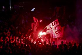 MARQUÊS DE POMBAL ‘ENCARNADO’ E TRANSFORMADO NUMA ‘MEGA DISCOTECA À PINHA’