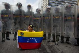 PARTIDO DO GOVERNO VAI PREPARAR MILÍCIAS PARA SEGURANÇA E DEFESA DA VENEZUELA