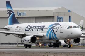FORÇAS ARMADAS GREGAS ENCONTRARAM DESTROÇOS DO AVIÃO DA EGYPTAIR AO LARGO DE CRETA