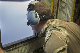 MEIOS REFORÇADOS PARA TENTAR DETETAR “CAIXAS NEGRAS” DO AVIÃO DA EGYPTAIR NO MEDITERRÂNEO