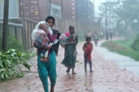 CICLONE “ROANU” CAUSOU 21 MORTOS E DEZENAS DE FERIDOS NO BANGLADESH