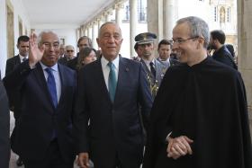 PRESIDENTE DA REPÚBLICA DE “GRAVATA VERDE” PARA ENTREGAR A TAÇA DE PORTUGAL