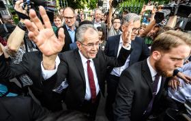 NOVO PRESIDENTE DA ÁUSTRIA QUER UNIR UM PAÍS DIVIDIDO
