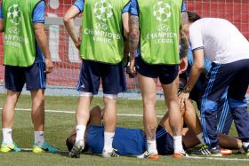 CRISTIANO RONALDO TEVE QUE SER ASSISTIDO E ABANDONOU TREINO DO REAL MADRID