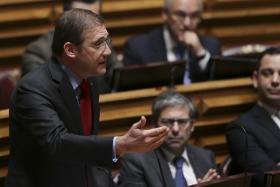 PASSOS E COSTA TROCAM ACUSAÇÕES SOBRE RETROCESSO DO PAÍS, SANÇÕES E GRÉCIA