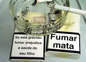 MAÇOS DE TABACO COM IMAGENS CHOCANTES COMEÇAM A SER VENDIDOS NA SEXTA-FEIRA