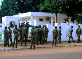 MILITARES DA GUINÉ-BISSAU GARANTEM QUE SE AFASTAM DO “JOGO POLÍTICO”