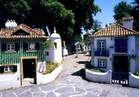 PROIBIDO DE FILMAR NO PORTUGAL DOS PEQUENITOS, ARTISTA APRESENTA VÍDEO CEGO