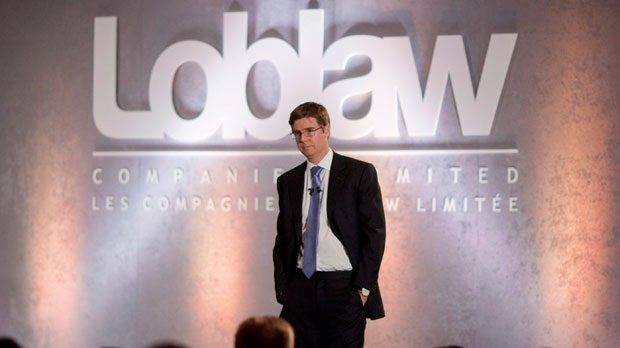 Galen Weston, Presidente Executivo das Companhias Loblaw, responde a perguntas dos acionistas durante a AGM em Toronto - 3 de maio de 2012. (The Canadian Press/Chris Young)