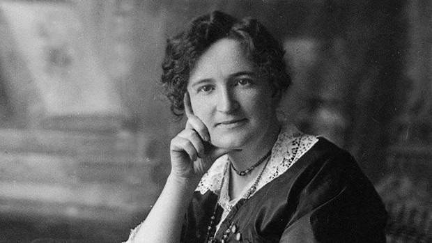 Nellie McClung é retratada. (National Archives of Canada/C.Jessop)