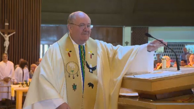 PADRE JOHN WALSH COMEMORA 50 ANOS DE SERVIÇO