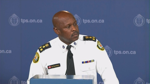 TORONTENSES DIVIDIDOS NA OPINIÃO SOBRE O TRABALHO DE MARK SANDERS