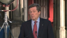O presidente John Tory fala no Cinespace Studio