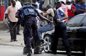 LUANDA COM MAIS POLÍCIA EM DIA QUE PASSA UM ANO SOBRE AS DETENÇÕES DOS ATIVISTAS