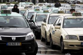 TÁXIS ANTERIORES A 1996 DEIXAM DE CIRCULAR NA BAIXA DE LISBOA A PARTIR DE SEXTA-FEIRA