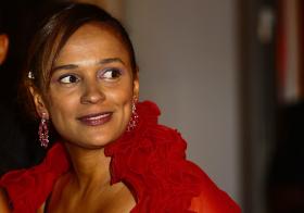 JURISTAS ANGOLANOS ESTUDAM IMPUGNAÇÃO À NOMEAÇÃO DE ISABEL DOS SANTOS NA SONANGOL