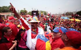 VENEZUELANOS TERÃO DE CONFIRMAR PESSOALMENTE ASSINATURA EM PEDIDO DE REFERENDO CONTRA MADURO