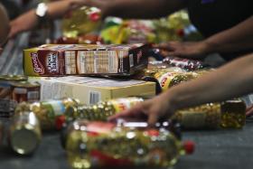 MAIS DE UMA CENTENA DE VOLUNTÁRIOS RECOLHEM ALIMENTOS EM HIPERMERCADOS DE LUANDA
