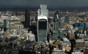 EMBRULHO SUSPEITO LEVA A POLÍCIA A FECHAR VÁRIAS RUAS NO CENTRO DE LONDRES