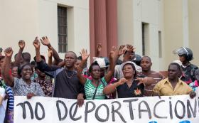 MAIS DE 130 MIL HAITIANOS ARRISCAM DEPORTAÇÃO DA REPÚBLICA DOMINICANA