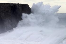 NOVO DISPOSITIVO TRANSFORMA ENERGIA POTENCIAL DAS ONDAS EM ENERGIA ELÉTRICA