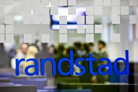 DUAS CENTENAS DE TRABALHADORES DA RANDSTAD MANIFESTAM-SE POR MELHORES SALÁRIOS