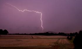 RELÂMPAGOS MATAM PELO MENOS 67 PESSOAS NA ÍNDIA