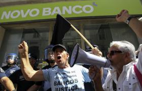 EMIGRANTES LESADOS DO BES PROMETEM LEVAR PROTESTOS À SELEÇÃO NACIONAL DE FUTEBOL