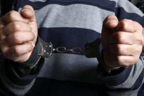 HOMEM ACUSADO DE PLANEAR ATAQUE CONTRA TURISTAS EM FRANÇA