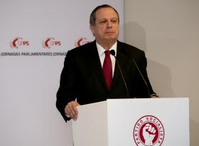 PS/CONGRESSO: CARLOS CÉSAR REELEITO NO CARGO DE PRESIDENTE DOS SOCIALISTAS