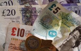 BREXIT: LIBRA ESTERLINA CAI PARA NOVO MÍNIMO DE DOIS ANOS FACE AO EURO