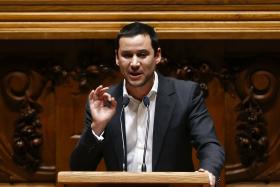 PS DISCORDA NA SUBSTÂNCIA E FORMA DE “DISCUSSÃO REQUENTADA” DE PSD SOBRE SEGURANÇA SOCIAL