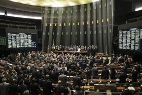 PARLAMENTARES ADIAM VOTAÇÃO DO AFASTAMENTO DO PRESIDENTE DA CÂMARA DOS DEPUTADOS BRASILEIRA