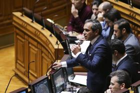 PS, BLOCO, PCP, PEV E PAN TÊM TEXTO COMUM CONTRA SANÇÕES A PORTUGAL