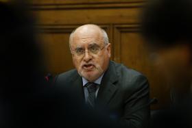 QUERCUS OFERECE FLORES A CAPOULAS SANTOS PELA POSIÇÃO QUANTO AO GLIFOSATO