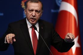 PRESIDENTE TURCO PEDE DESCULPA À RÚSSIA POR AVIÃO ABATIDO EM NOVEMBRO DE 2015