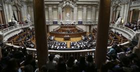 MAIORIA APROVA 35 HORAS NA FUNÇÃO PÚBLICA E CHUMBA RECUO NOS CONTRATOS COM COLÉGIOS