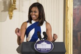 MICHELLE OBAMA ENALTECE DIVERSIDADE DOS EUA E CRITICA MUROS DE TRUMP
