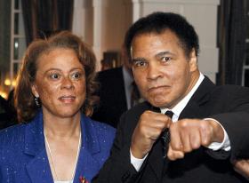 MORREU EX-CAMPEÃO MUNDIAL DE BOXE MUHAMMAD ALI AOS 74 ANOS NOS EUA — FAMÍLIA