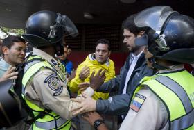 UM ADOLESCENTE MORREU NA VENEZUELA DEPOIS DE BALEADO EM PROTESTO POR FALTA COMIDA