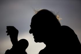 BERNIE SANDERS QUER LEVAR A SUA “REVOLUÇÃO POLÍTICA” À CONVENÇÃO DEMOCRATA