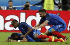 ANFITRIÃ FRANÇA VENCE ROMÉNIA NO JOGO INAUGURAL DO EURO2016