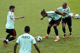 EURO2016: QUARESMA FALHA ÚLTIMO TREINO DA SELEÇÃO PORTUGUESA EM MARCOUSSIS