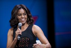 MICHELLE OBAMA ATERROU EM CABO VERDE EM CAMPANHA PELA EDUCAÇÃO FEMININA